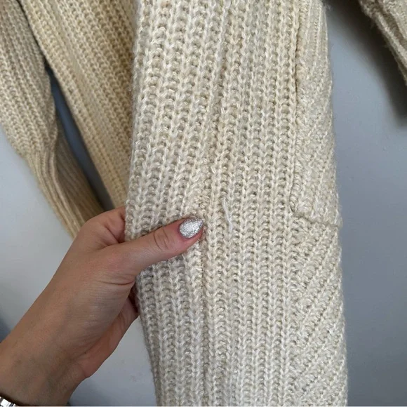 Universal Thread Cream Knit Cardigan size large winter trending oversized - Picture 7 of 10